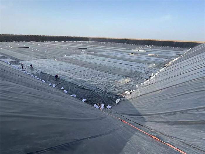 母液鹽田防滲儲池專用HDPE土工膜。